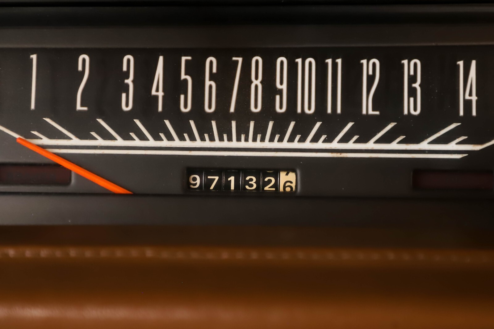 1969 Plymouth GTX 2 DR. Hdtp, tan vinyl top. Factory  magnum  wheels. - photo 4