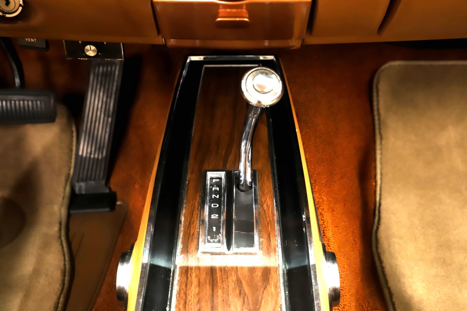 1969 Plymouth GTX 2 DR. Hdtp, tan vinyl top. Factory  magnum  wheels. - photo 5