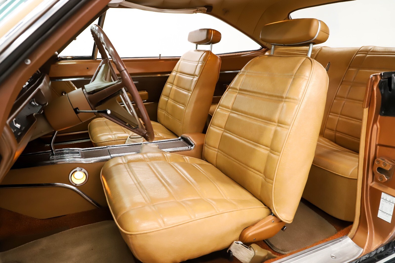 1969 Plymouth GTX 2 DR. Hdtp, tan vinyl top. Factory  magnum  wheels. - photo 9