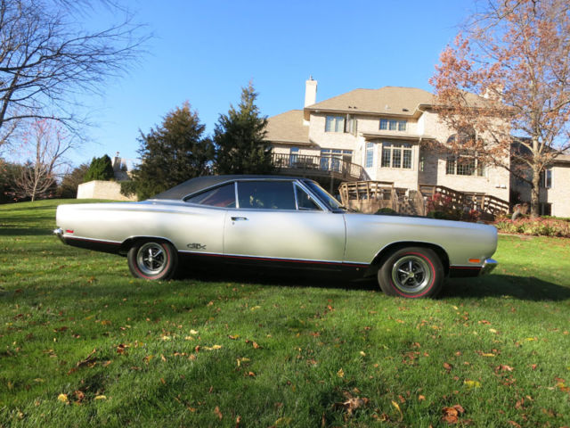 1969 Plymouth GTX. Numbers Matching. Silver with red Interior. Full Restoration 1969 Plymouth GTX