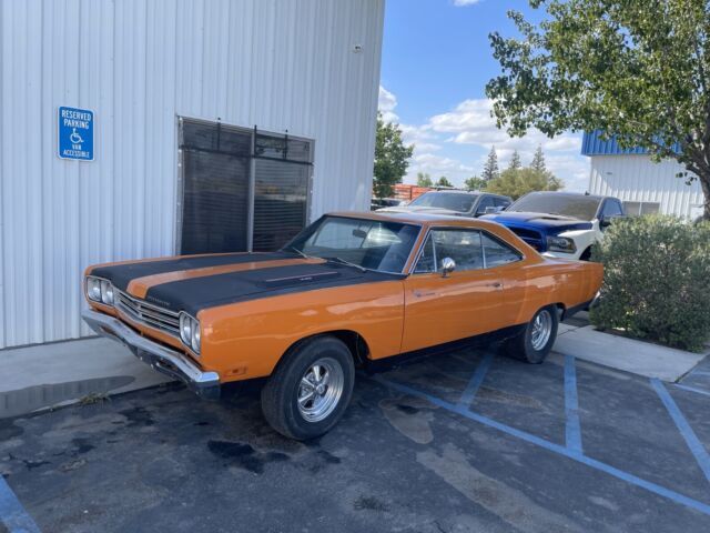 1969 Plymouth Road Runner 440 4-speed 4.11 Posi 8-3/4" 4-wheel disc brakes 1969 Plymouth Road Runner