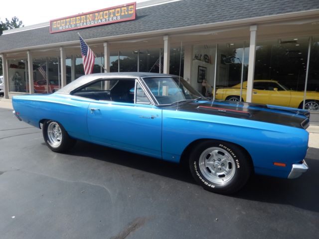 1969 Plymouth Road Runner B5 blue 383 4 speed Air Grabber hood 1969 Plymouth Road Runner