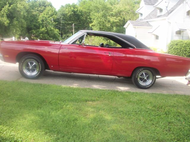 1969 Plymouth Road Runner Classic Collector V8 2 Door Coupe 1969 Plymouth Road Runner stock