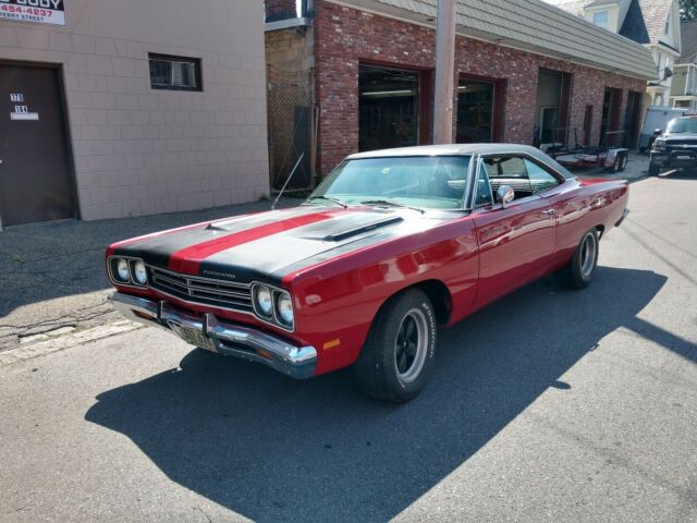 1969 Plymouth Road Runner Coupe 440 CID V8 Automatic air grabber hood 1969 Plymouth Road Runner --