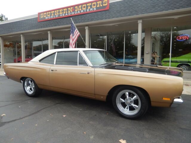 1969 Plymouth Road Runner Honey bonze 383 A/C Beep! Beep! 1969 Plymouth Road Runner
