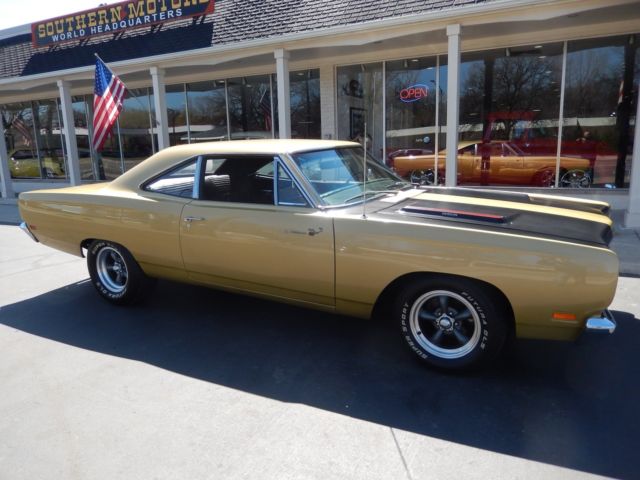 1969 Plymouth Road Runner Spanish gold matching #s 383 4 speed car 1969 Plymouth Road Runner