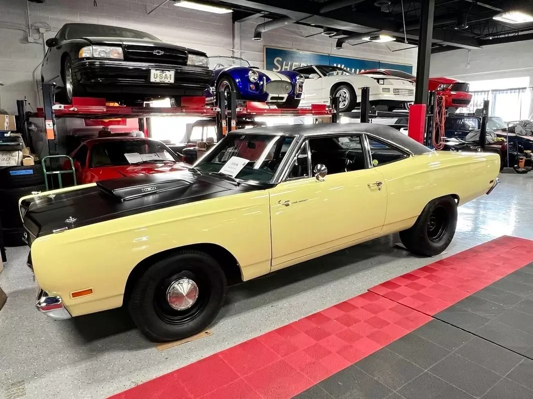 1969 Plymouth Road Runner Yellow Coupe 563CI Hemi 1969 Plymouth Road Runner