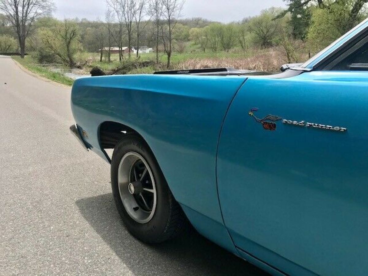 1969 Plymouth Road Runner VIDEO No Reserve! 383 floor shift bucket seats - photo 4