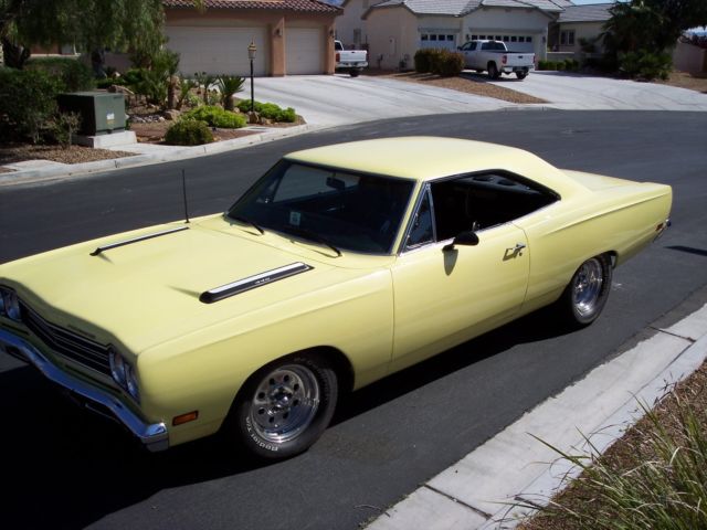 1969 Plymouth Roadrunner, 440/ 6 pack, 5 Speed Tremec Trans, New Paint..L@@K 1969 Plymouth Road Runner Road Runner