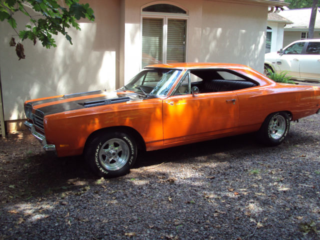 1969 Plymouth Roadrunner 440 6-Pak 4 speed pistol grip 1969 Plymouth Road Runner hardtop