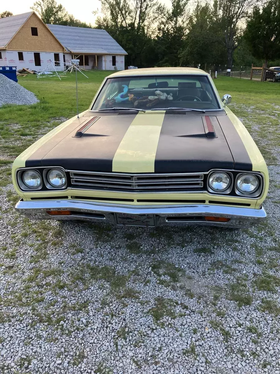 1969 Plymouth Satellite Yellow Roadrunner 1969 Plymouth Satellite Roadrunner
