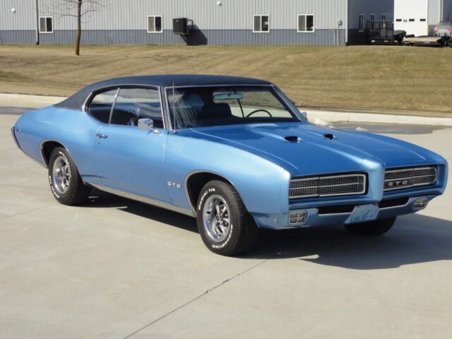 1969 Pontiac GTO Hardtop Coupe 5-Speed 1969 Pontiac GTO