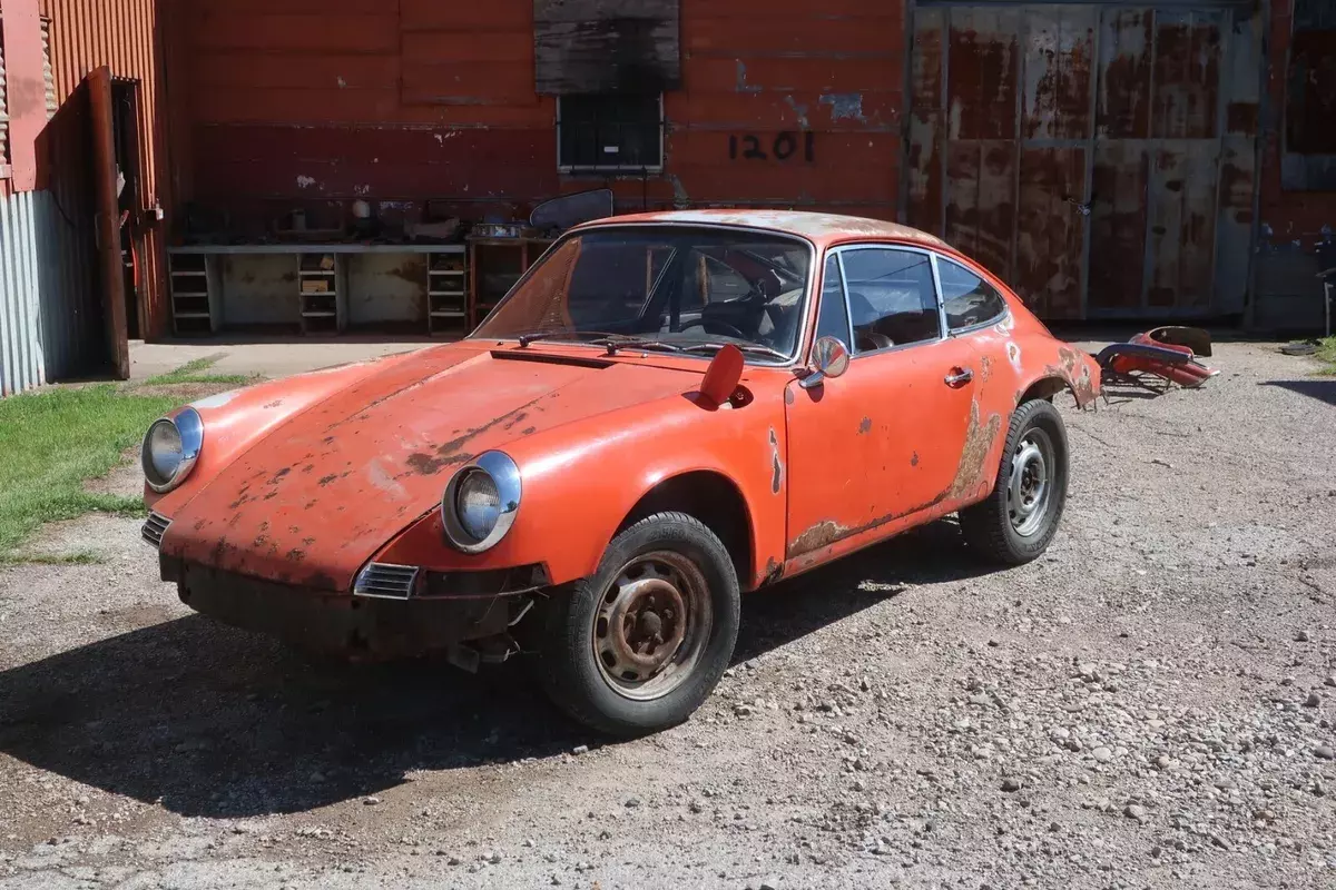 1969 PORSCHE 912 COUPE PROJECT. FACTORY TANGERINE. NO MOTOR. BARN FIND 1969 Porsche 912