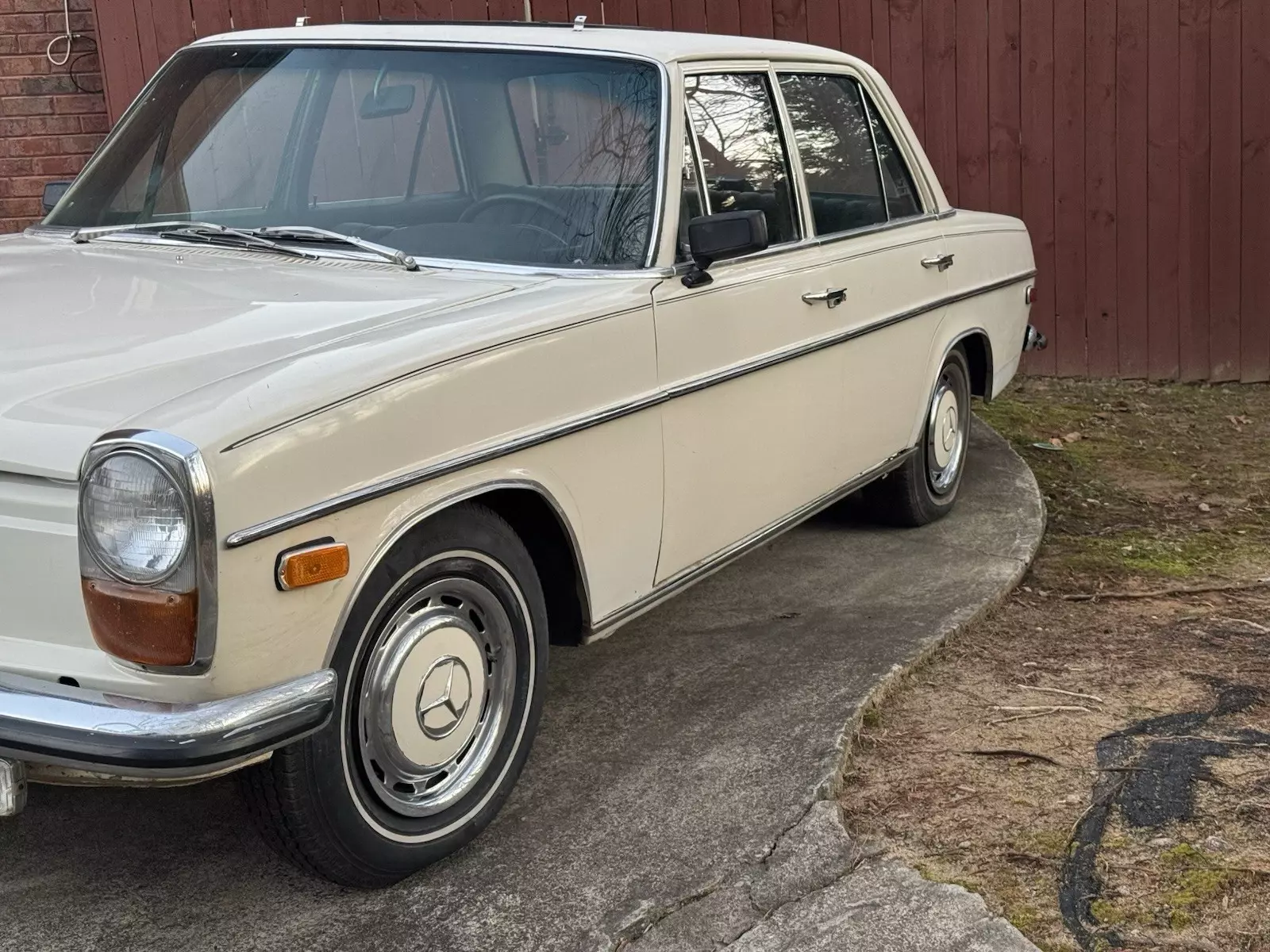 1969 RARE 4 Speed Mercedes 220 Runs But Needs Clutch 1969 Mercedes-Benz 200-Series