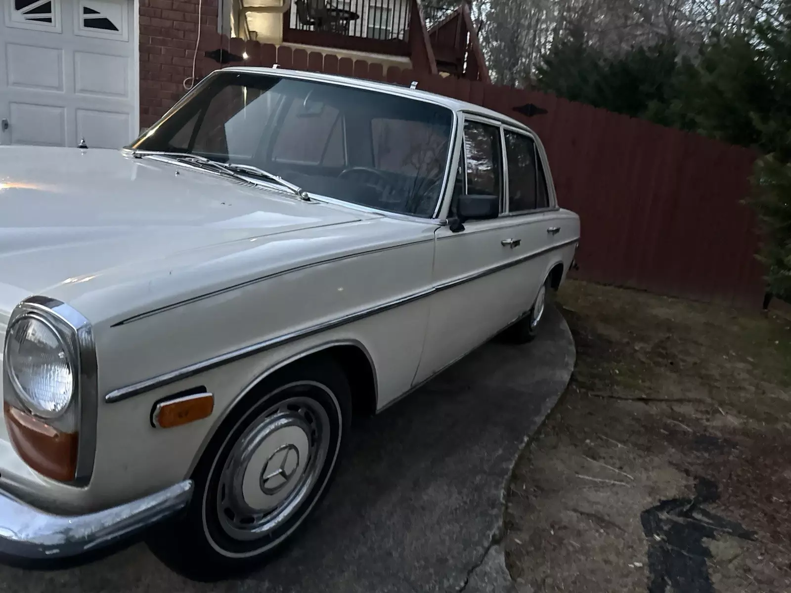 1969 Mercedes-Benz 200-Series - photo 3