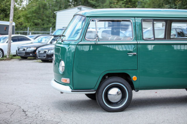 1969 Volkswagen Bus/Vanagon Baywindow Deluxe 1915cc Dual 40's - photo 5