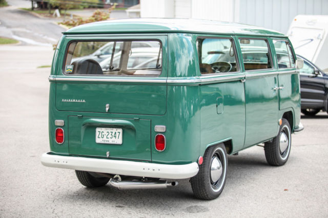 1969 Volkswagen Bus/Vanagon Baywindow Deluxe 1915cc Dual 40's - photo 6