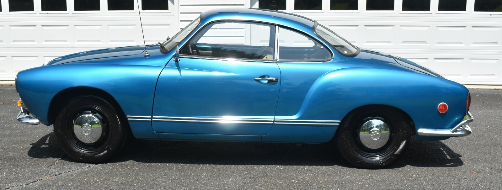 1969 Volkswagen Karmann Ghia Neptune Blue 1500 cc 4-Speed - photo 3