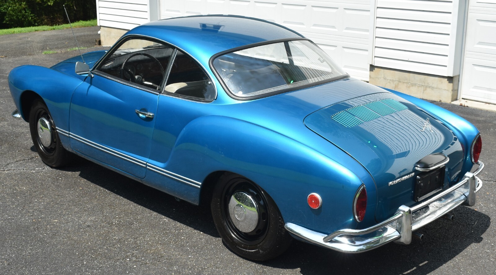 1969 Volkswagen Karmann Ghia Neptune Blue 1500 cc 4-Speed - photo 4