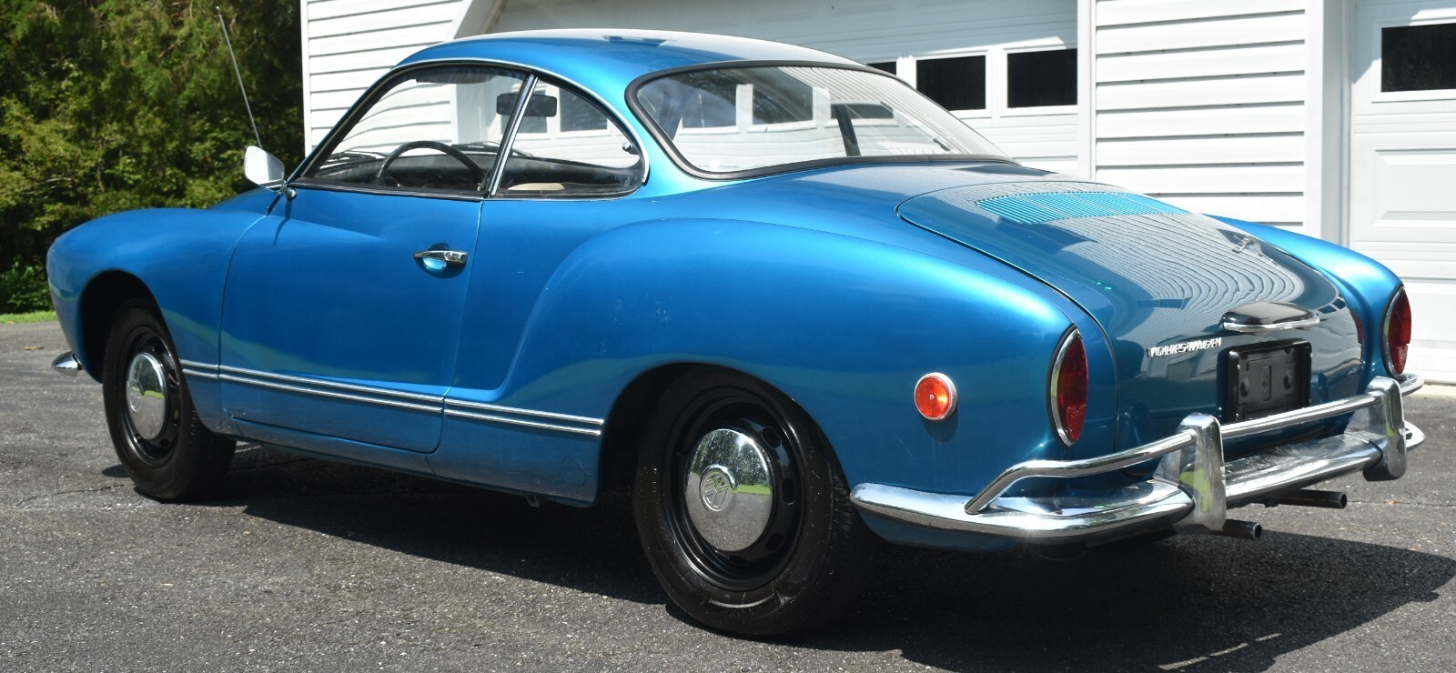 1969 Volkswagen Karmann Ghia Neptune Blue 1500 cc 4-Speed - photo 5