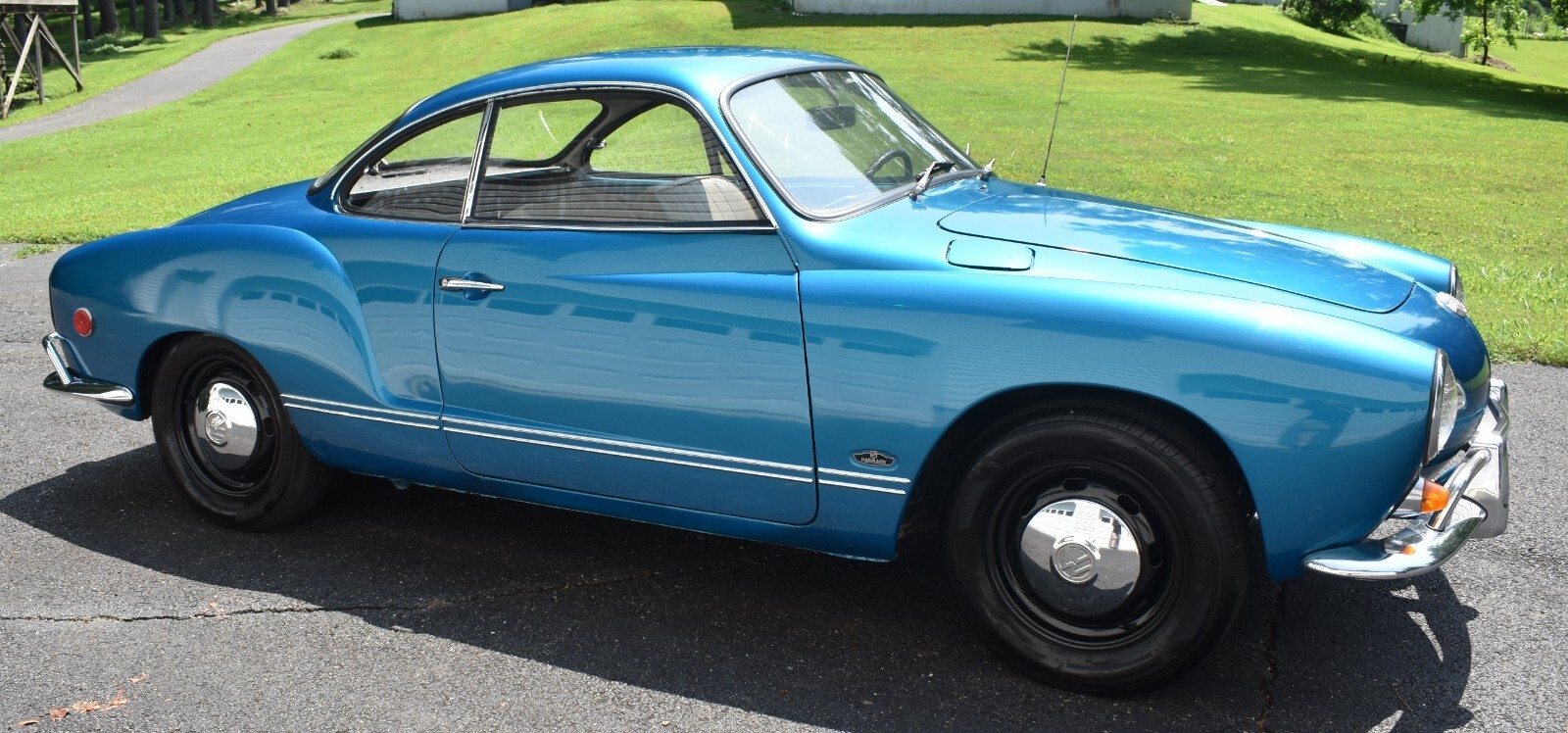 1969 Volkswagen Karmann Ghia Neptune Blue 1500 cc 4-Speed - photo 8