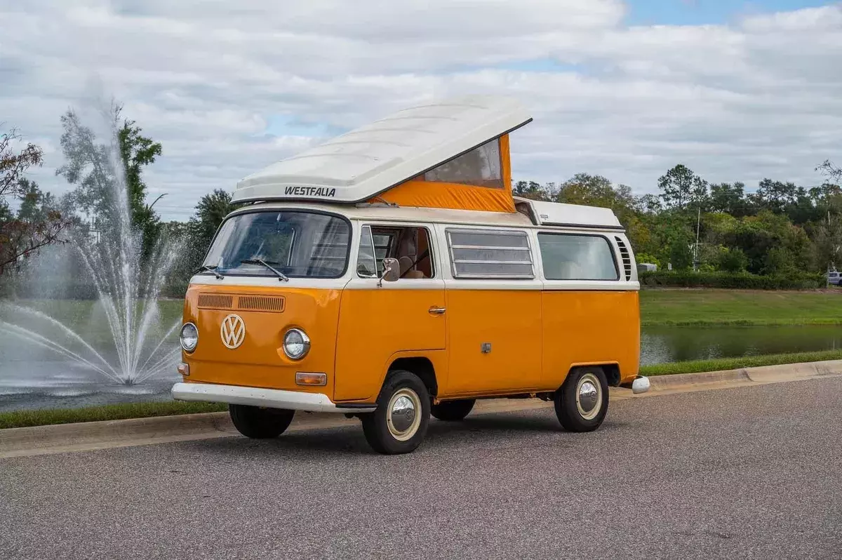 1969 Volkswagen Westfalia Camper Bus Paster White and Marino Yellow Paint 1969 Volkswagen Bus/Vanagon Camper Bus