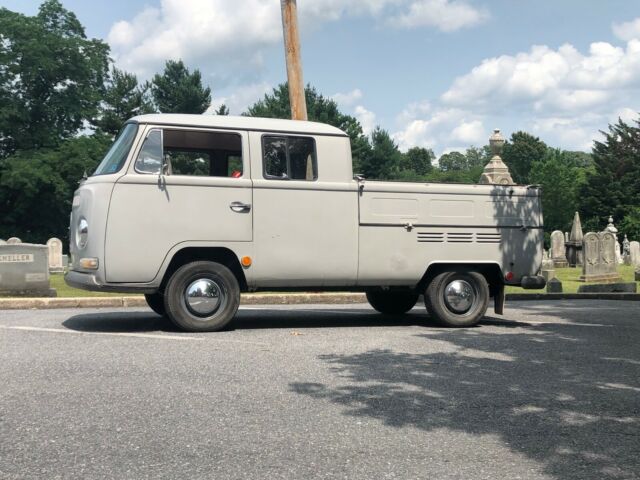 1969 VW TYPE ll TRANSPORTER 1969 Volkswagen Bus/Vanagon