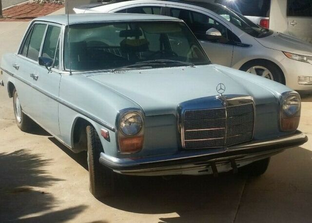 1970 220 Gas 4 cylinder NO RESERVE 7 DAY AUCTION 1970 Mercedes-Benz 200-Series