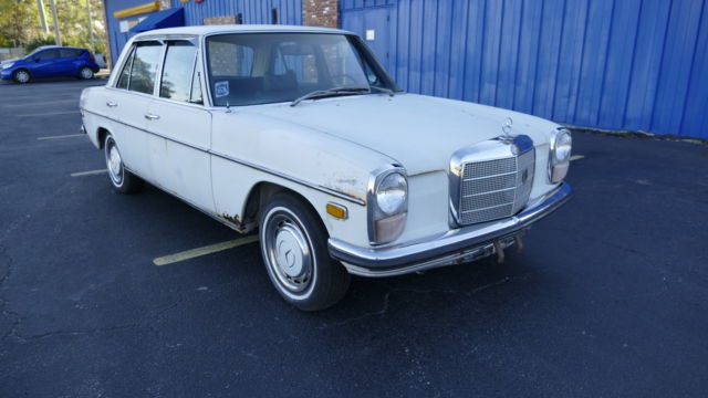 1970 220d Diesel Barn Find / Project Car - Runs and Drives Well 1970 Mercedes-Benz 200-Series 220D