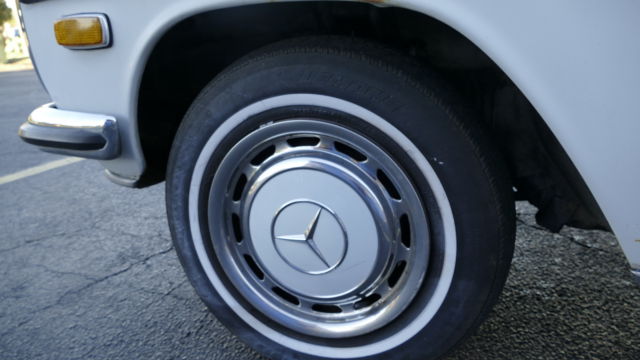 1970 Mercedes-Benz 200-Series 220D - photo 13