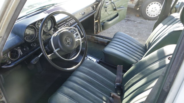 1970 Mercedes-Benz 200-Series 220D - photo 2