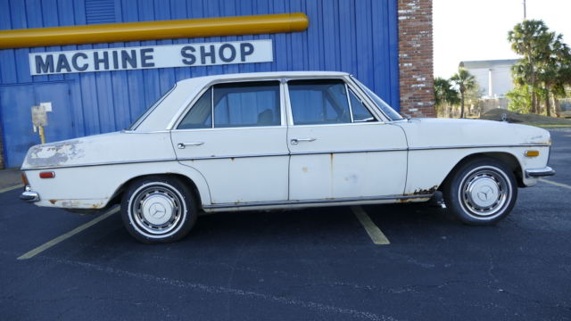 1970 Mercedes-Benz 200-Series 220D - photo 3