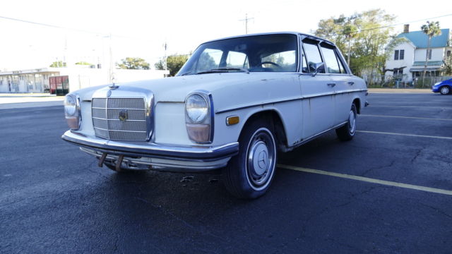 1970 Mercedes-Benz 200-Series 220D - photo 7