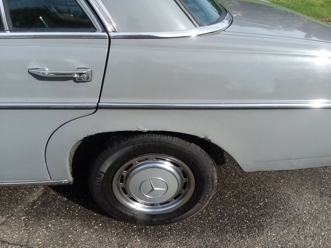 1970 Mercedes-Benz 200-Series - photo 11