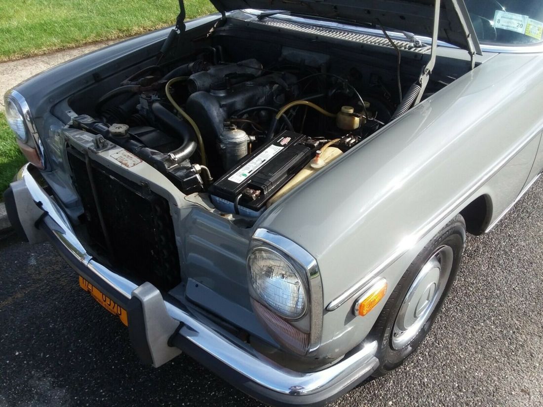 1970 Mercedes-Benz 200-Series - photo 4