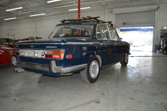 1970 BMW 2000 Solid investment! - photo 12