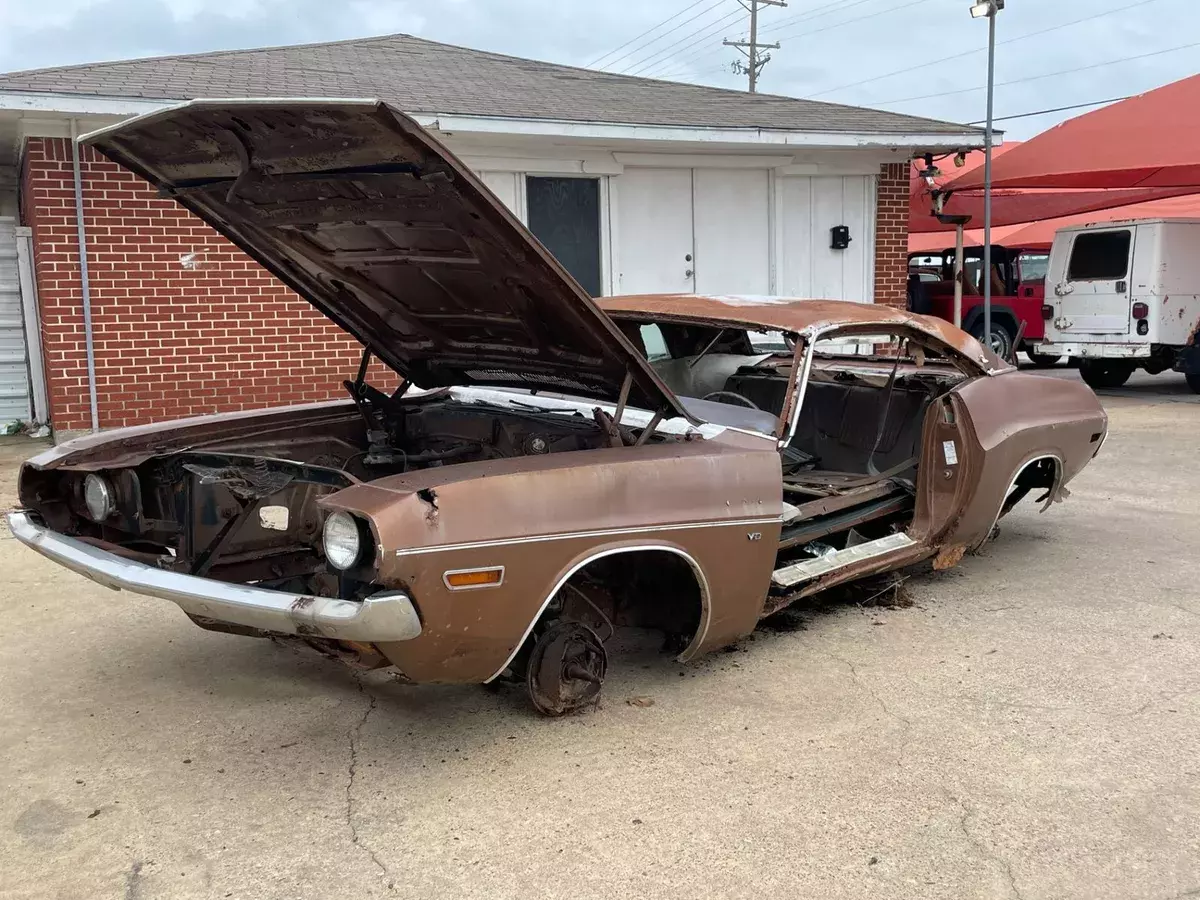 1970 Brown SE Challenger Restoration Project ! Sold as shown. 1970 Dodge Challenger SE