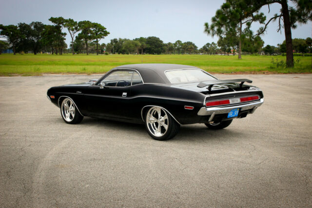1970 Dodge Challenger - photo 3