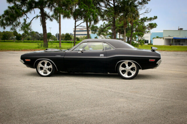 1970 Dodge Challenger - photo 4