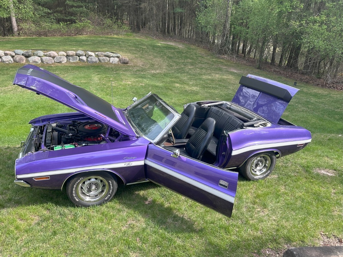 1970 Dodge Challenger R/T Plum Crazy Convertible (SE Molding Package A63 M31) - photo 2