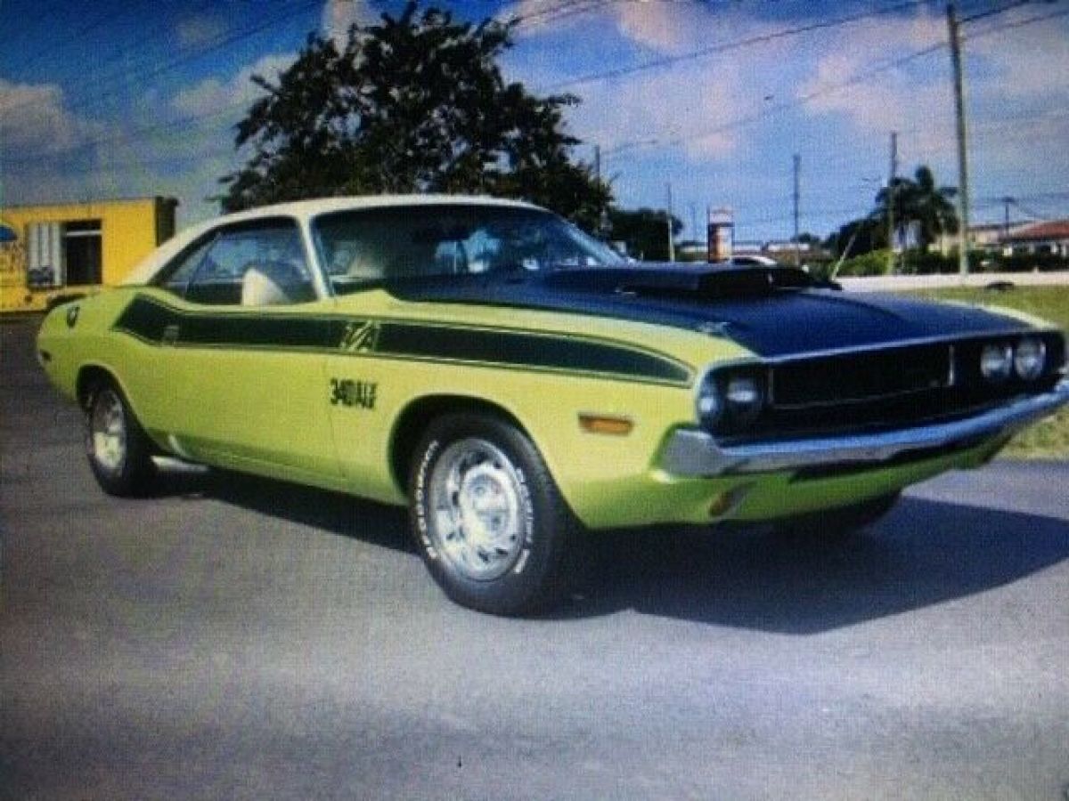 1970 Challenger T/A 340 6-Pack 4 Speed Super Rare V1W White vinyl top and inter 1970 Dodge Challenger T/A