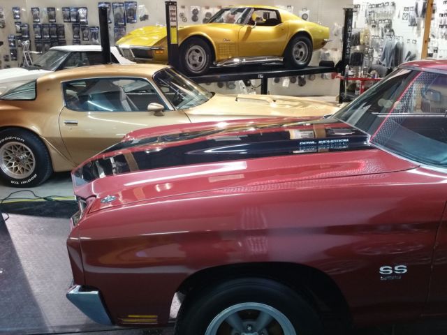 1970 Chevrolet Chevelle SS 396 Badges and Interior - photo 2