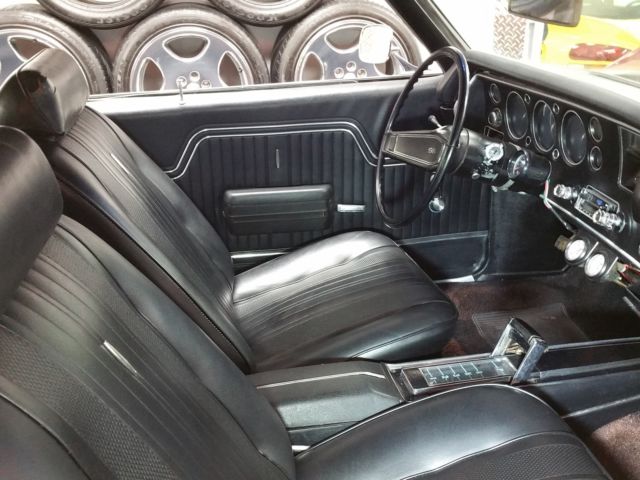 1970 Chevrolet Chevelle SS 396 Badges and Interior - photo 7