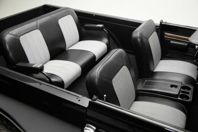 1970 Chevrolet Blazer 4WD Black Houndstooth 4-Speed - photo 8