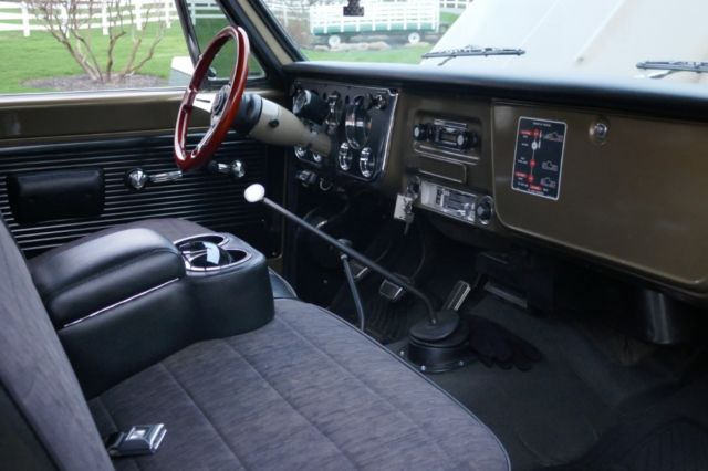 1970 Chevrolet C-10 NO RESERVE- RESTORED 4X4 - photo 4