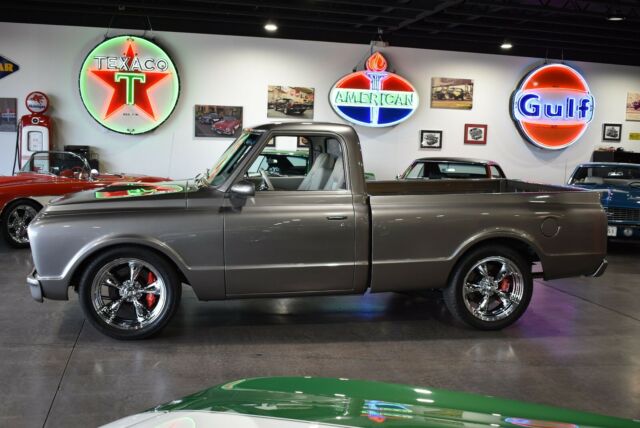 1970 Chevrolet C-10 One of a kind Custom C10 Shortbox Restomod - photo 2