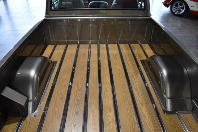1970 Chevrolet C-10 One of a kind Custom C10 Shortbox Restomod - photo 6