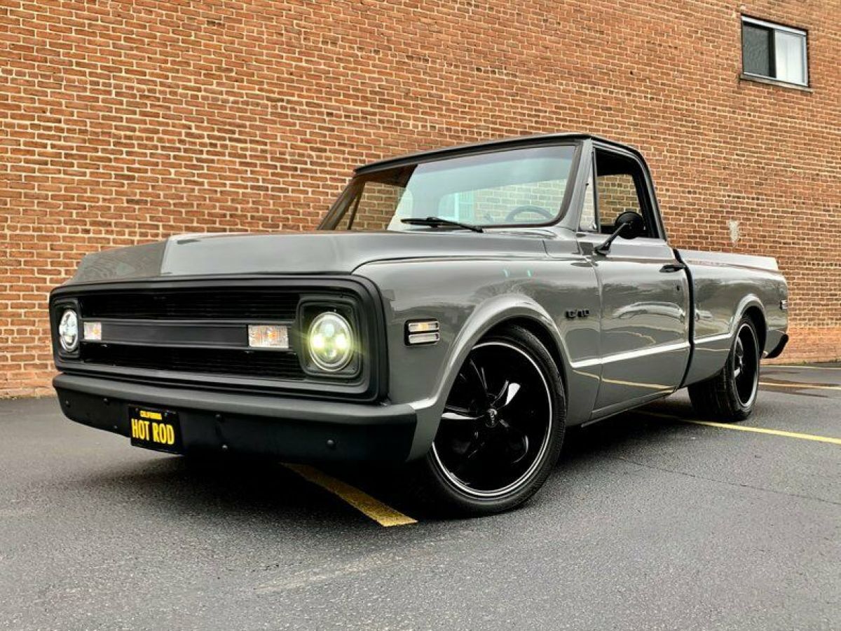 1970 Chevrolet C10 - Vortec Swapped V8 - Automatic - 20" Foose wheels RESTOMOD 1970 Chevrolet C-10