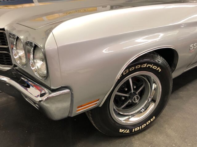 1970 Chevrolet Chevelle SS 396-BIG BLOCK WITH 4 SPEED-CORTEZ SILVER- - photo 2