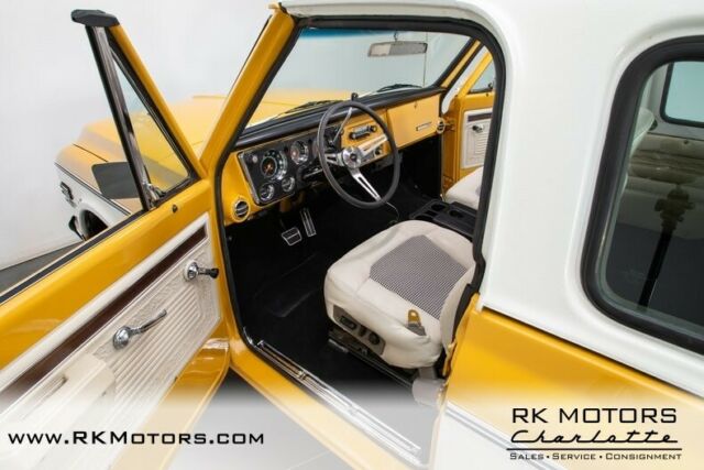 1970 Chevrolet K-5 Blazer -- - photo 4